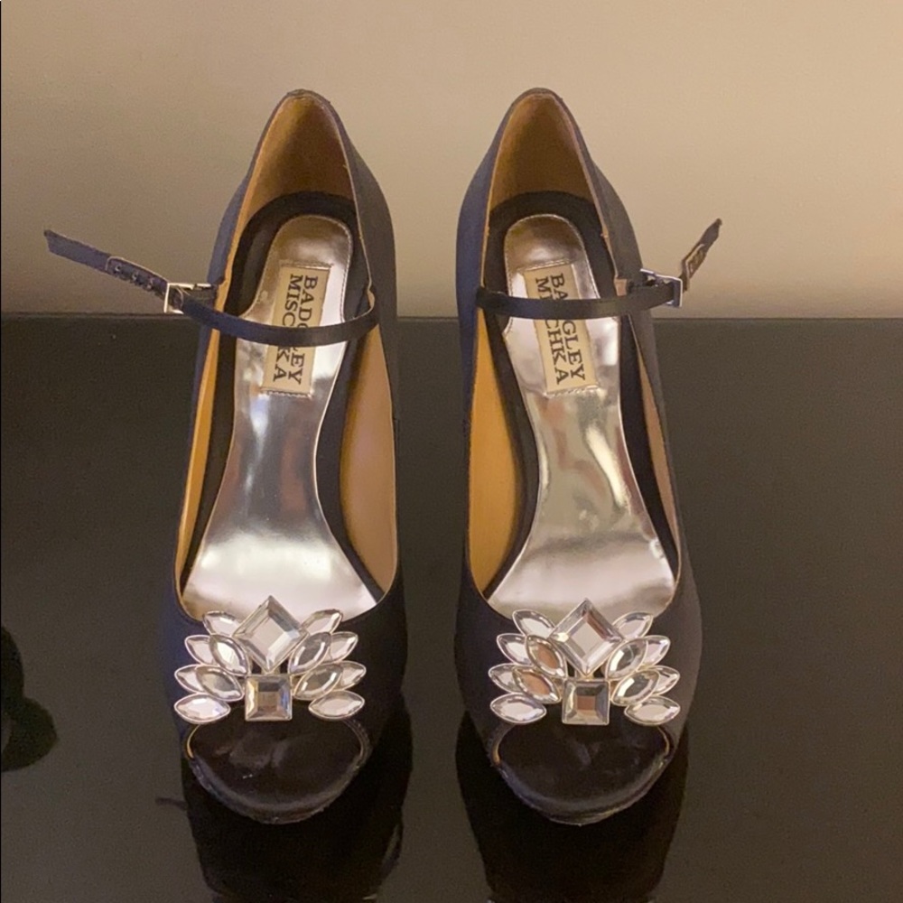 Beautiful heels 🖤 - Picture 2 of 7
